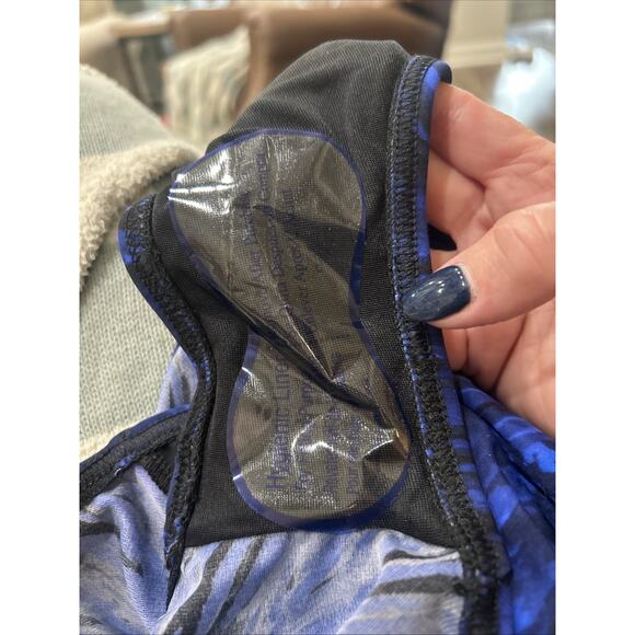 MIRACLESUIT Seraphina Size 14 One-Piece Swimsuit Blue Multi Print Underwire NWT - Picture 8 of 8